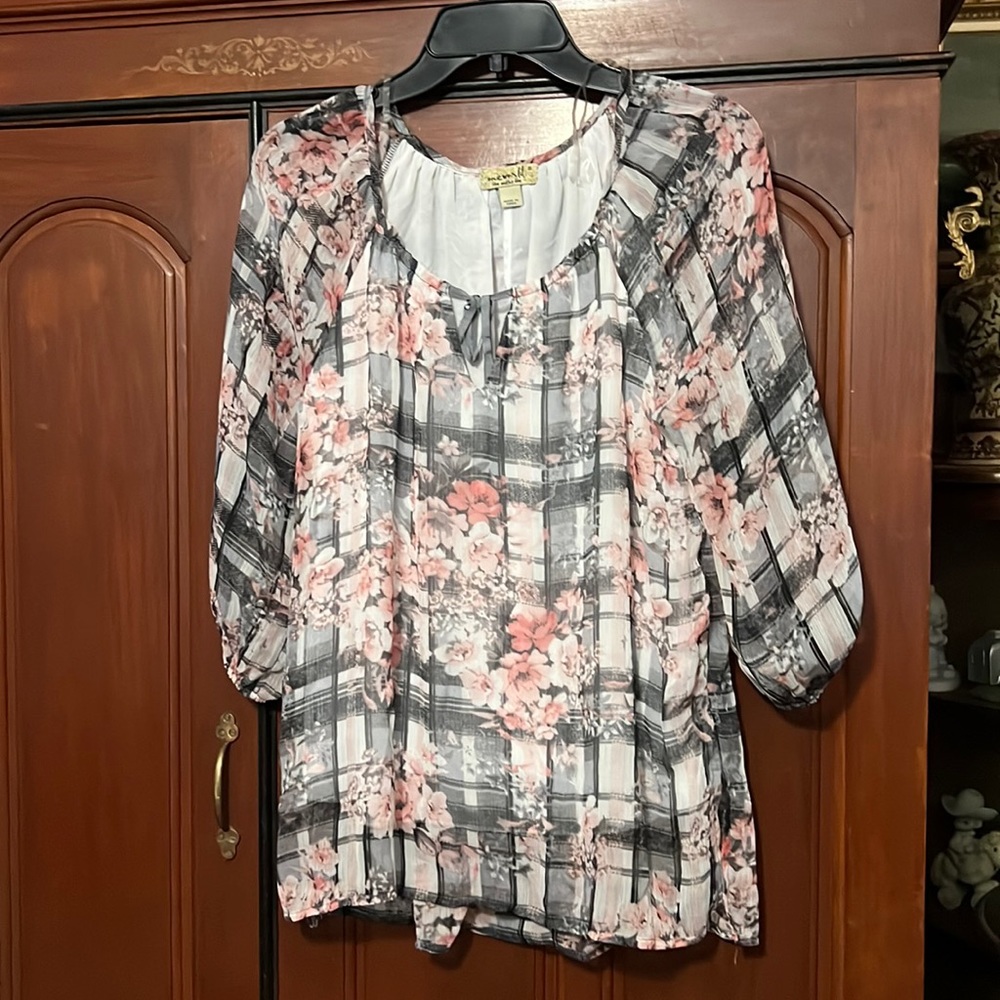 One World Cute Live And Let Live Gray Floral Boho Shirt Size Small